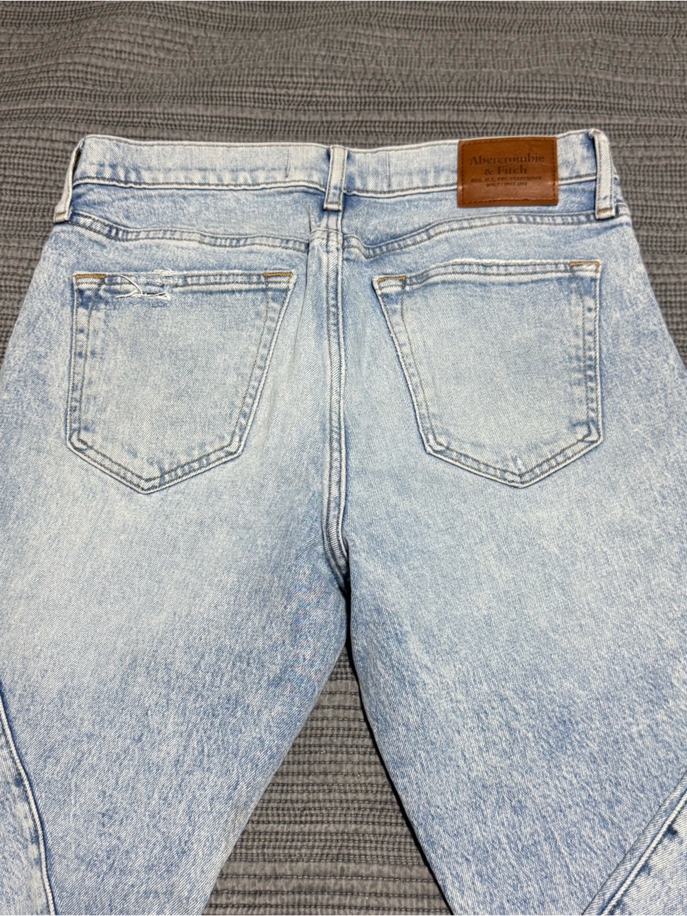 Abercrombie & Fitch Light Wash Straight Men’s Jeans